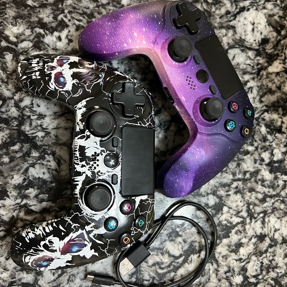 2 PS4 Controllers with charging cord